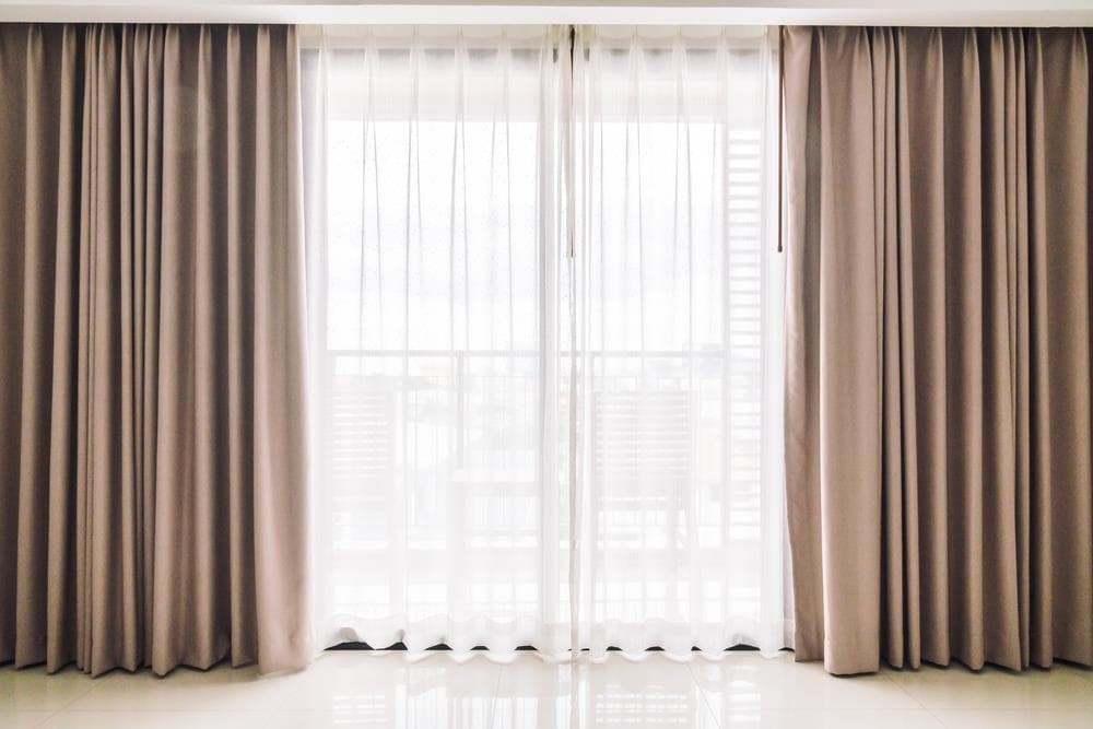 ¿Cómo las cortinas ayudan a tener una temperatura más estable en el hogar?