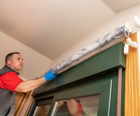 ¿Cómo limpiar tus estores enrollables sin dañarlos?