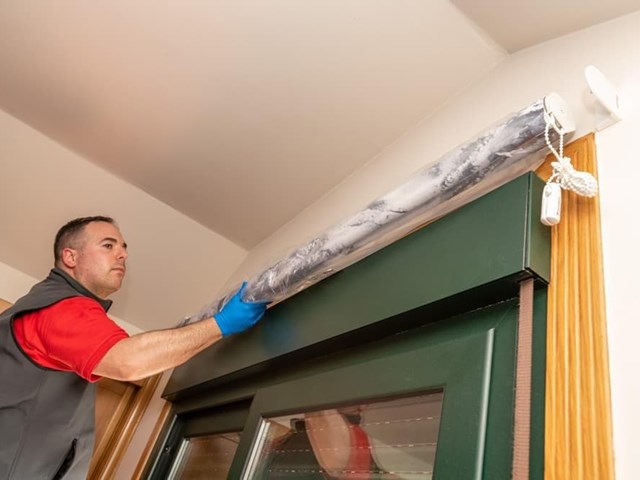 ¿Cómo limpiar tus estores enrollables sin dañarlos?