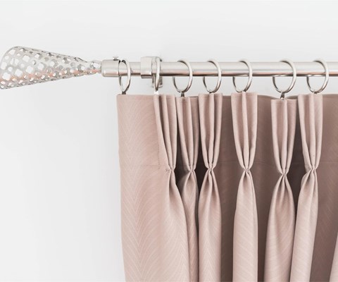 Cortinas con ojales vs. con riel: ¿Cuál es la mejor opción para tus ventanas?