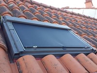 Mitos sobre las ventanas de tejado: ¿se pueden cubrir igual que las normales?