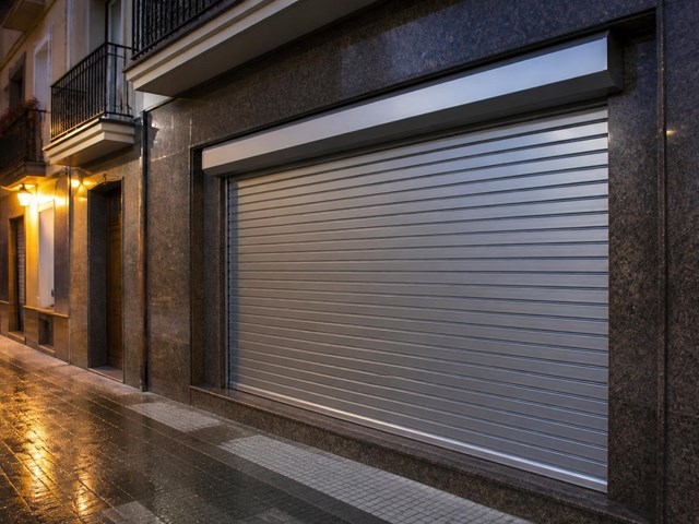 Tu vivienda o tu local resisten golpes y palancas con persianas de seguridad en Vigo