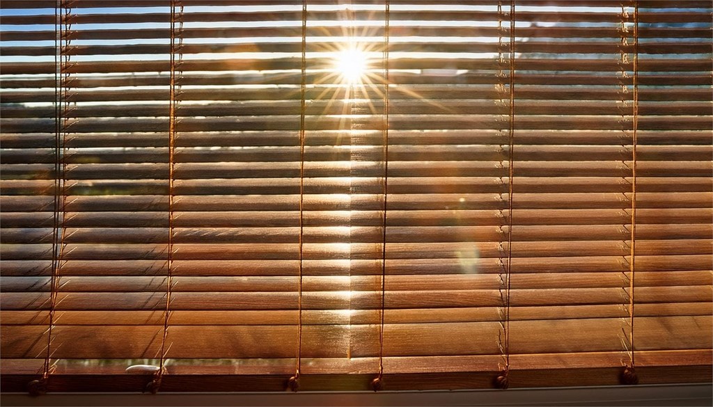 Venecianas de madera: un toque de elegancia natural para tu hogar