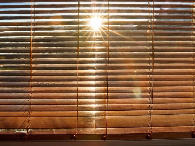 Venecianas de madera: un toque de elegancia natural para tu hogar